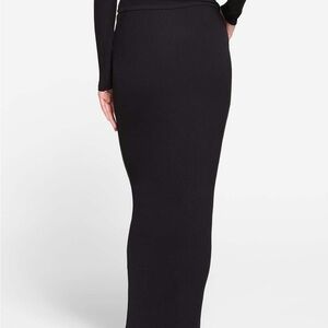 SKIMS Elegant Tan Pencil Skirt